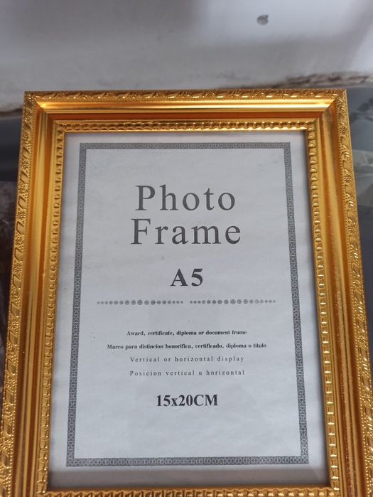 Продаётся A5 рамка для фото новая размеры  15/20 см

Новая 

Стоимость