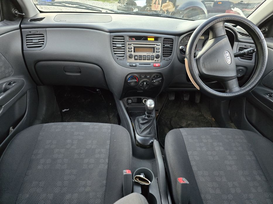 Продавам киа рио на части