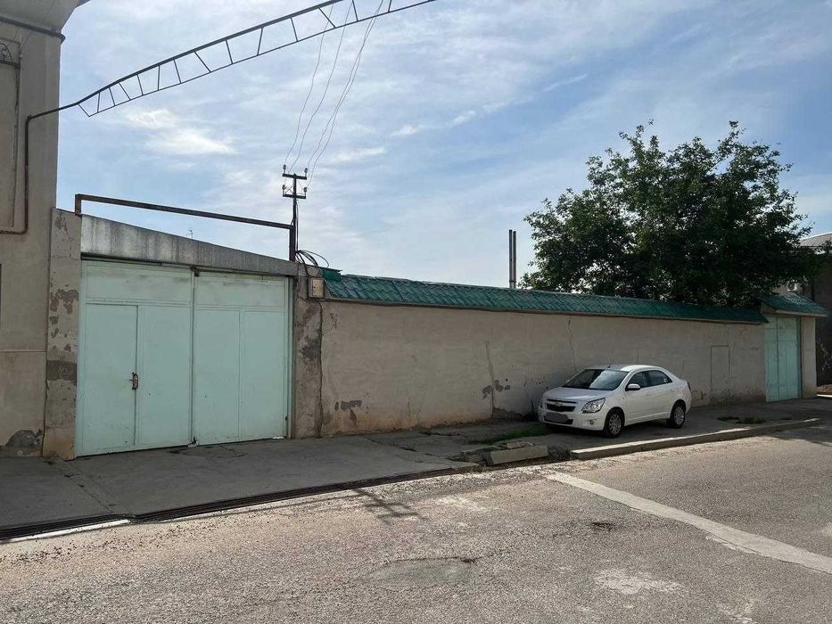 yer sotiladi Nazarbek 20 sotix yoki bo'lib sotiladi. sotigi $23.000dan