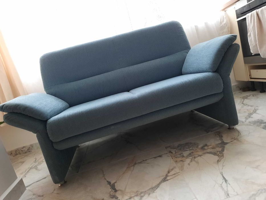 Компактен двуместен диван с падащи подлакътници, намалявам на 400лв