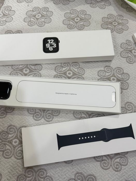 Продам apple watch SE