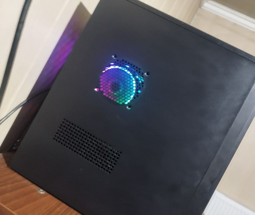 Компьютер для работы и игры.