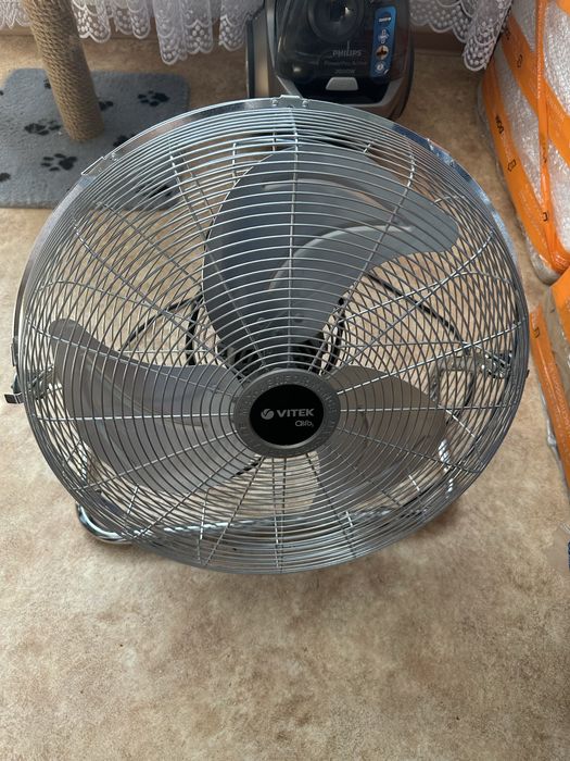 Продам напольный вентилятор vitek