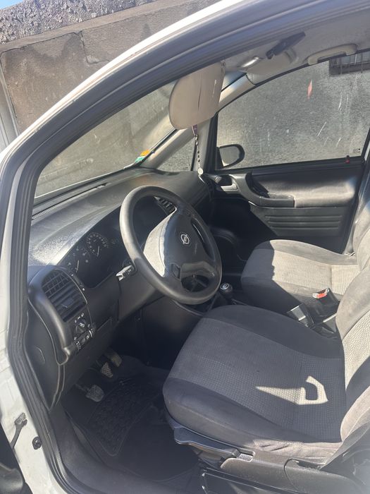 Opel zafia masina este functionala