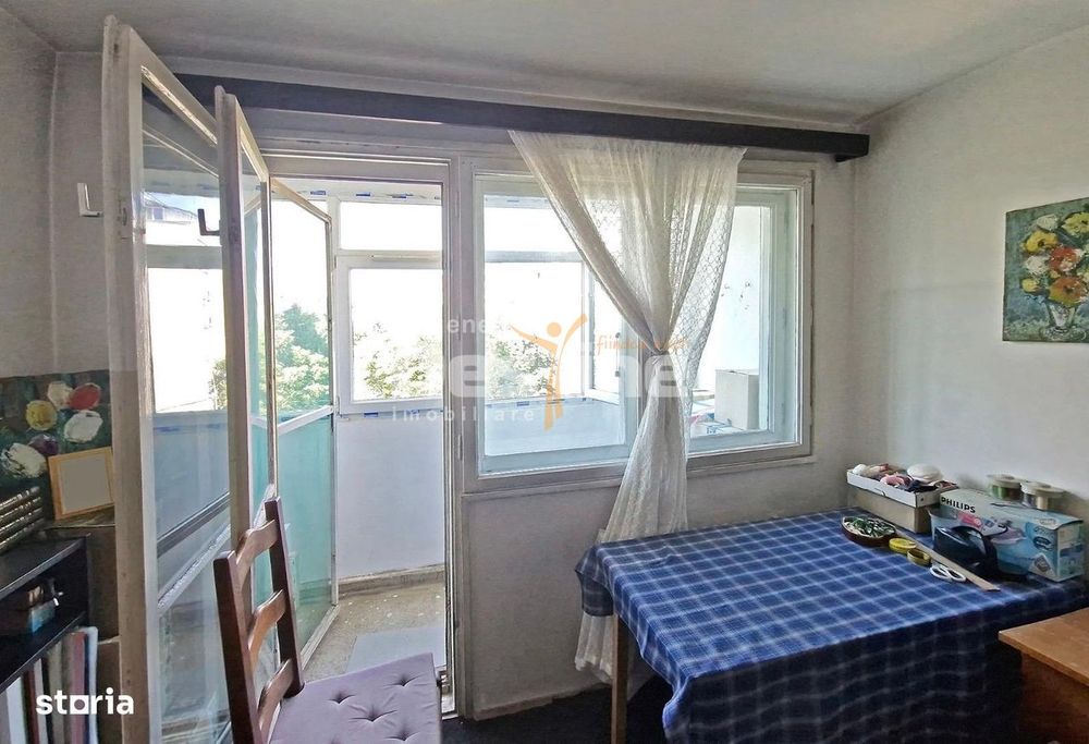 Apartament 3 Camere Semidecomandat