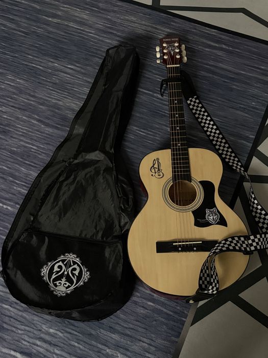 Продам Гитару 38 размер