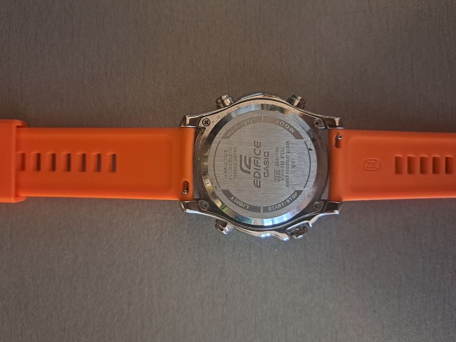 Часовник Casio ema100