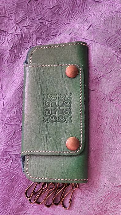 Продам новую кожаную  ключницу