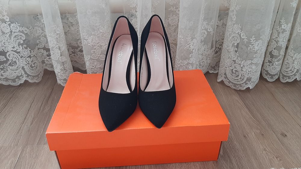 Продам женские туфли