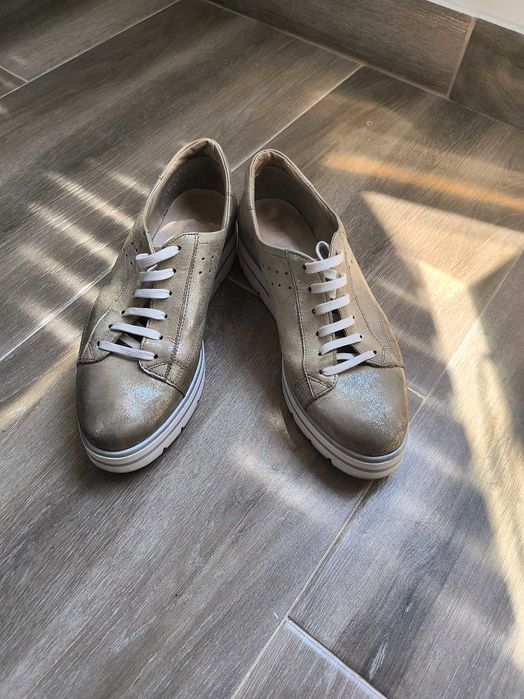 Papuci Benvenuti mărimea 37