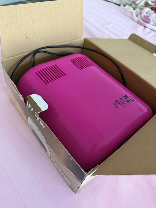 Lampa UV pentru unghii