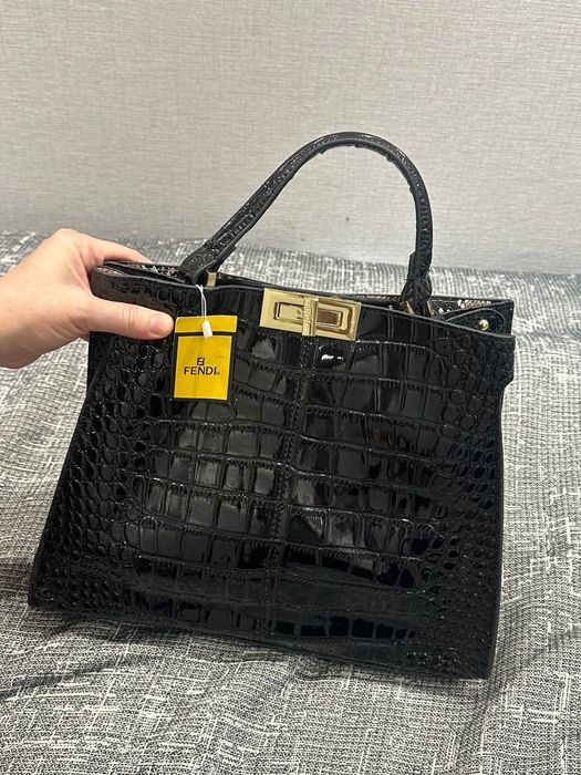 Fendi Сумка продается