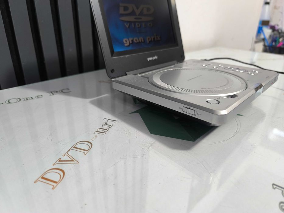 DVD player portabil gran prix PT-3688 DVD USB SD baterie 3100mAh