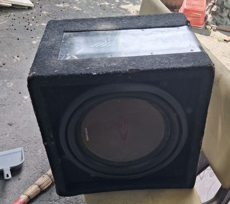 Продам сабвуфер alpine