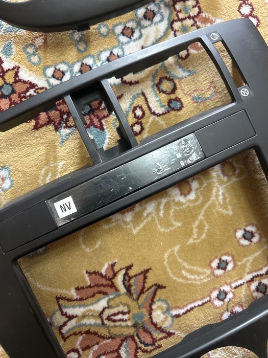 панель-рамка джентра/ласетти СРОЧНО!