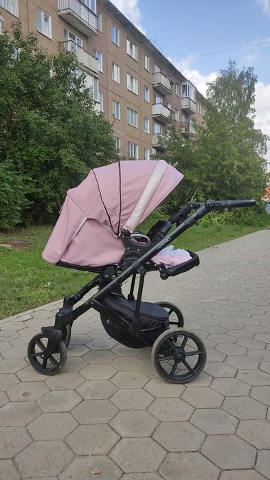 Продам коляску 2 в 1 для девочки.