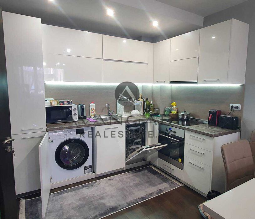 Продава се Двустаен апартамент в Пловдив, Тракия - 75 кв.м за 2040 €/кв.м - Снимка #2