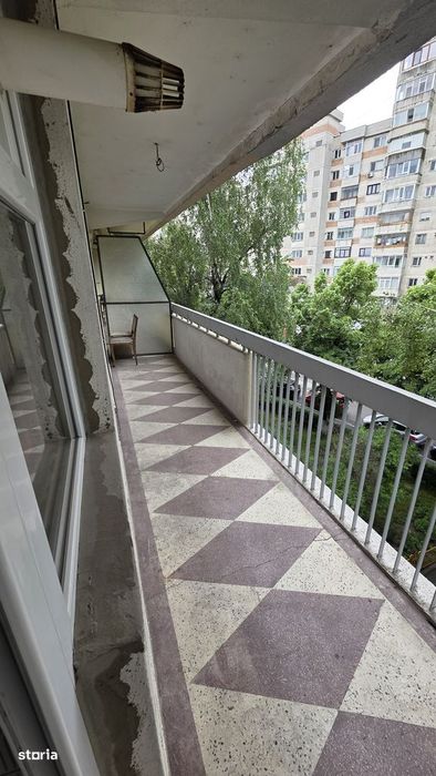 Apartament 4 camere, 93 mp utili, etaj 3/4, decomandat, zona Centrala