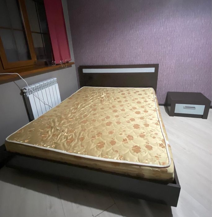 Продаю спальный гарнитур