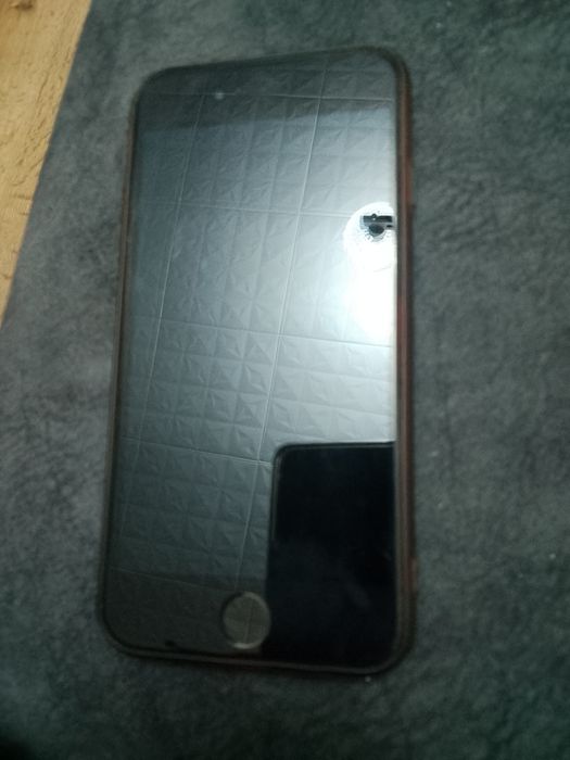 Продам телефон iPhone 8