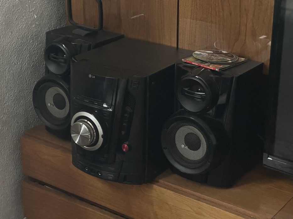 Магнитола LG бумбокс + МЦ LG