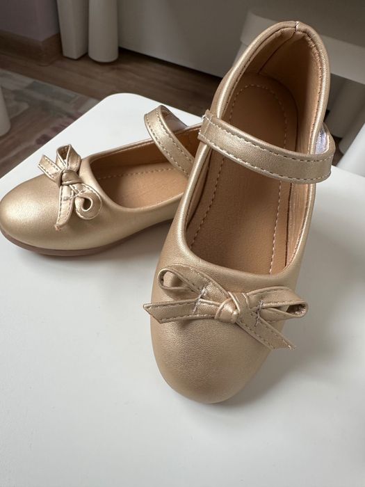 Детски златисти обувки