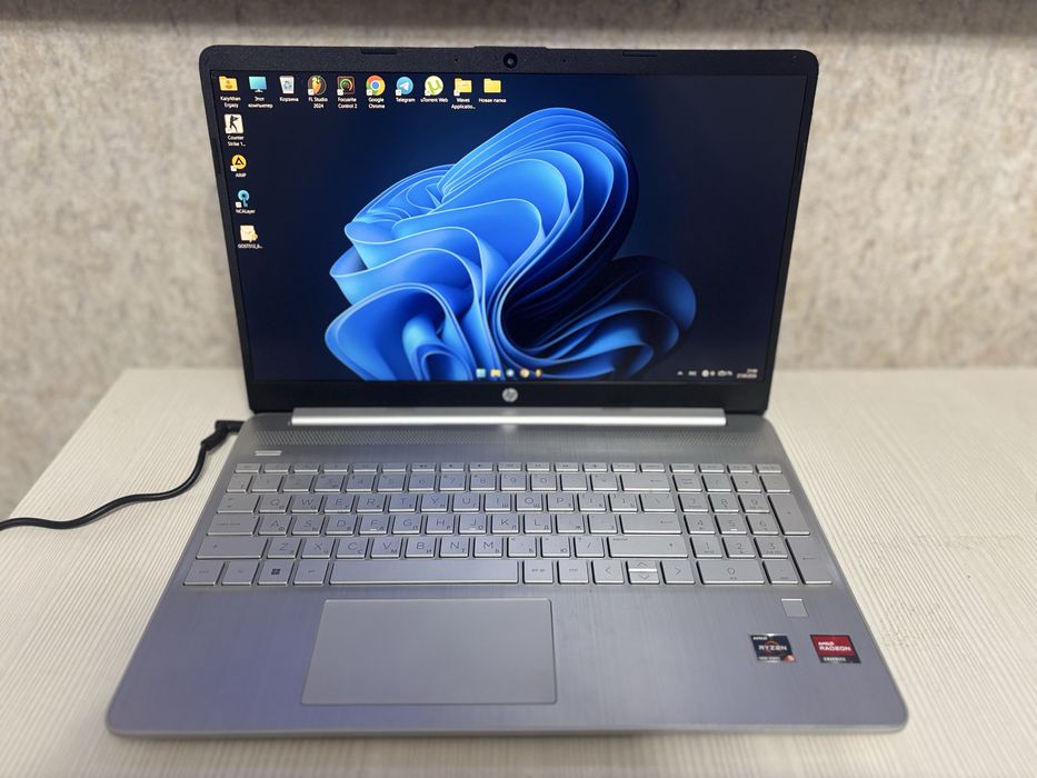 Ноутбук HP 15s Ryzen 5 5500U / 8 ГБ / SSD 512 ГБ