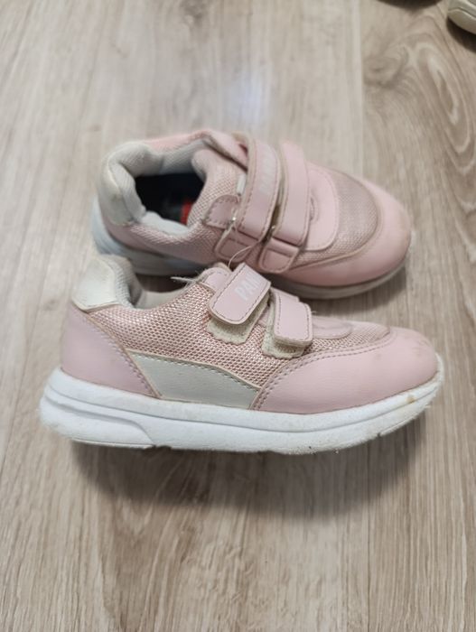 Кроссовки для девочки