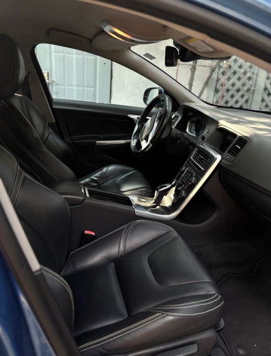 VOLVO. V60 Plug-in-Hybrid