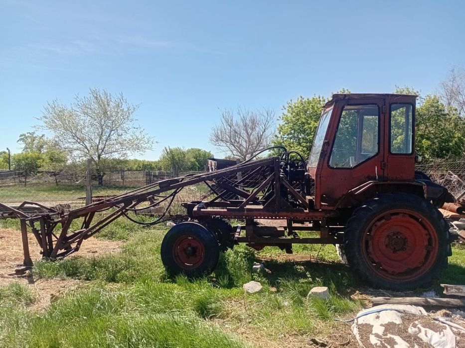 Продам трактор срочно