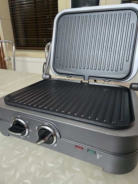 Gratar electric Cuisinart GR47E (1600W, 240°C, plăci de aluminiu)