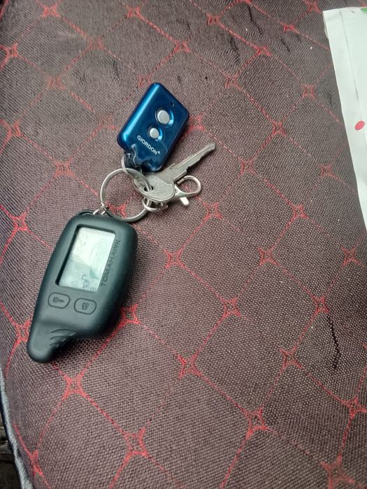 Audi B 3 1991 вишневый