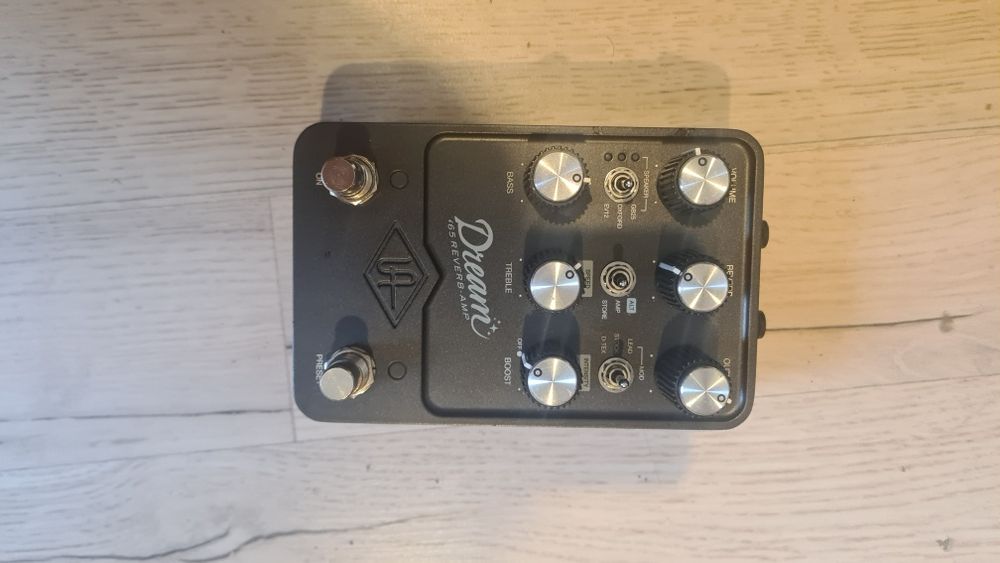 Vând Universal Audio UAFX Dream ’65 Reverb Amplifier.