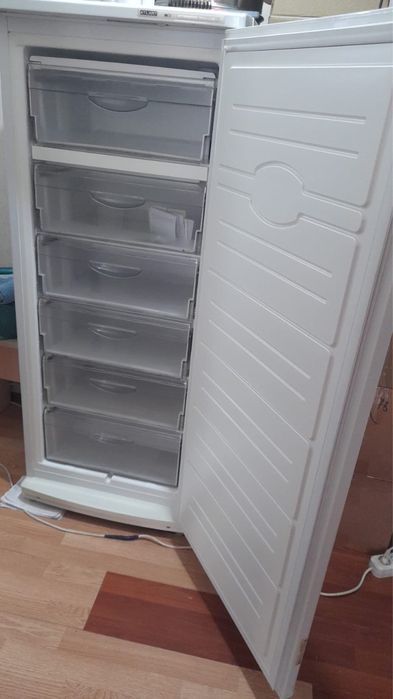 Продам морозильную камеру