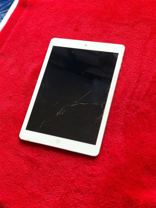 Tableta ipad pentru piese