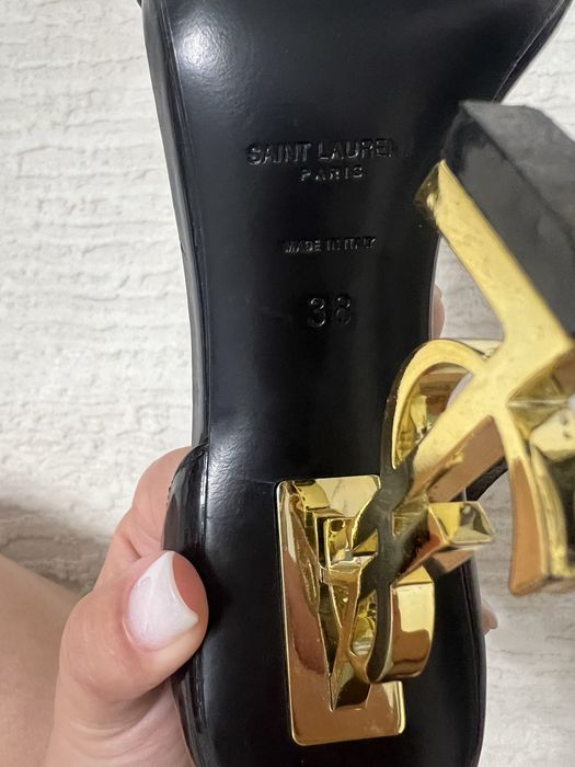 Шикарные босоножки Saint Laurent
