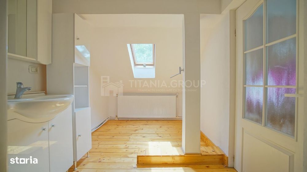 Vila in Poiana Brasov cu teren generos 1600mp, 2 corpuri de casa