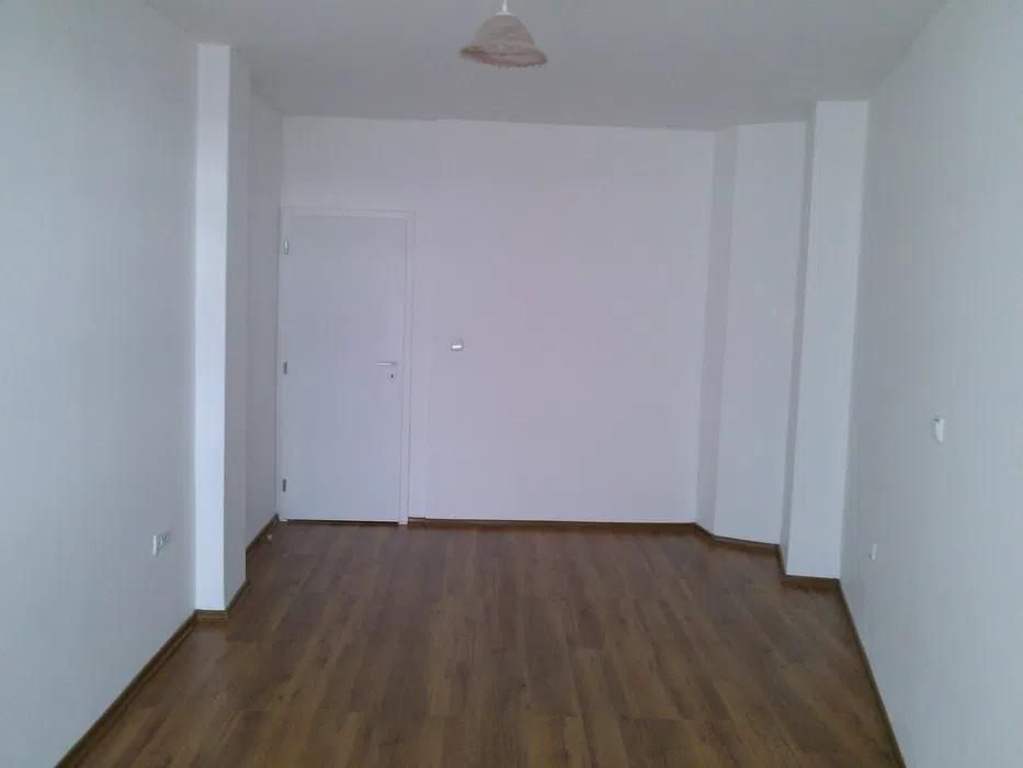 Дава се под наем Двустаен апартамент в Бургас, Меден рудник - зона А - 52 кв.м за 306 € - Снимка #2