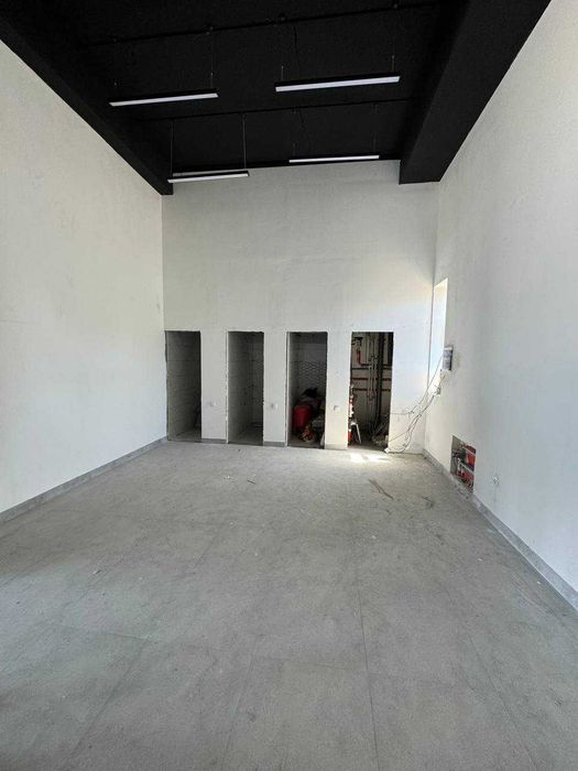 Сдаётся здание под шоурум, автосалон, первая линия, Рысовий