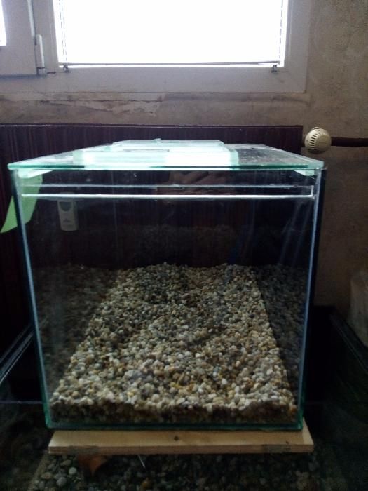 Акваруиум от кантирано стъкло