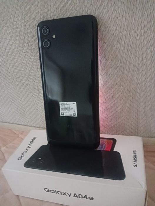 Продам Телефон  САМСУНГ  04 е  ..