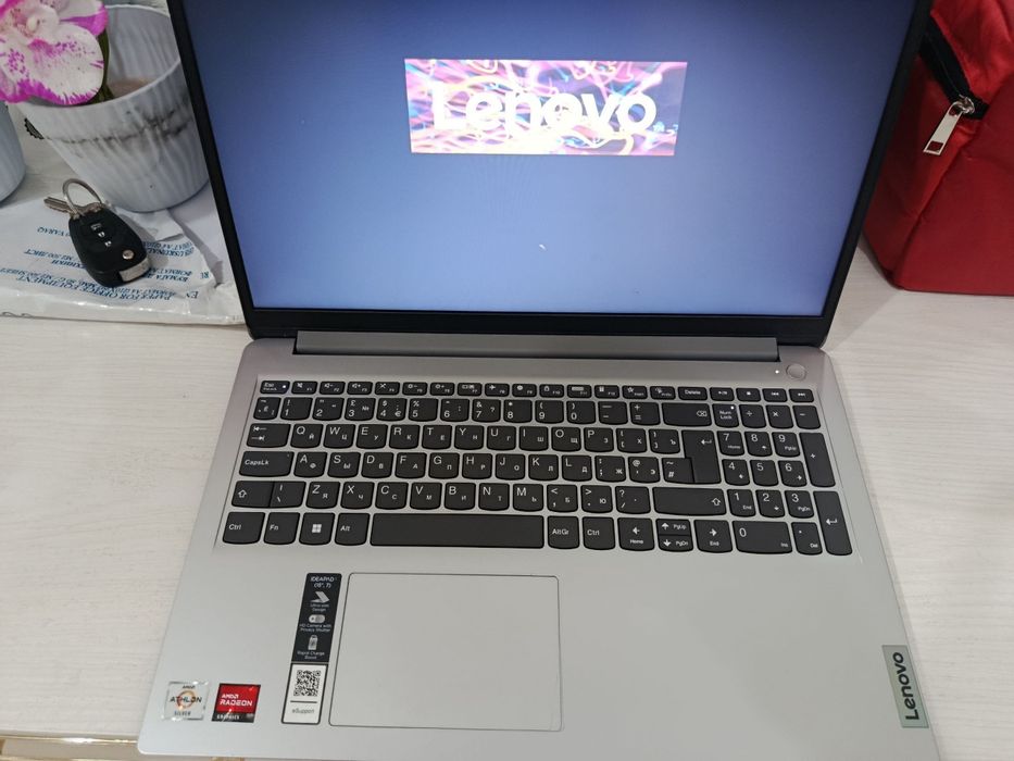 Lenovo IDEAPAD1.   (15".7)