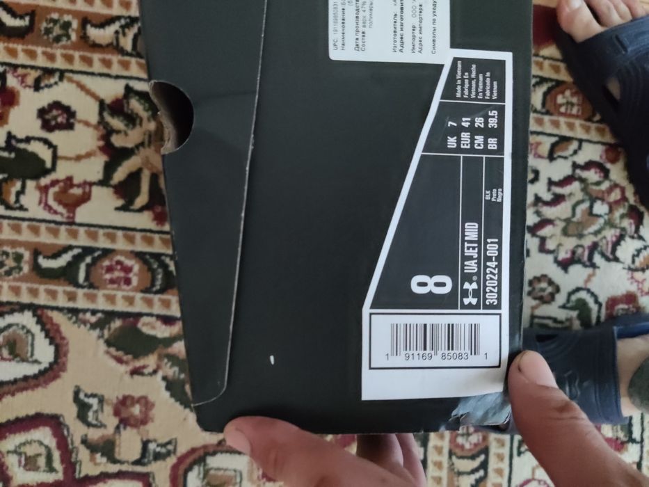 продам кроссовки Under Armour