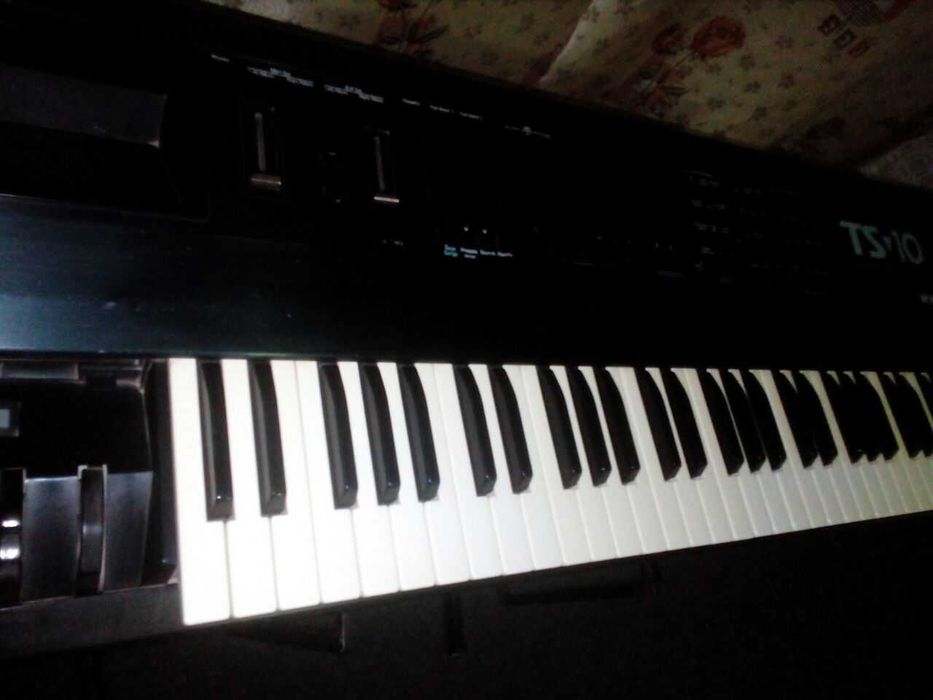 ENSONIQ holati a'lo ishlashi juda zo'r aybi yo'q toza saqlangan