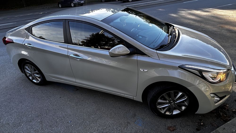 HYUNDAI Elantra