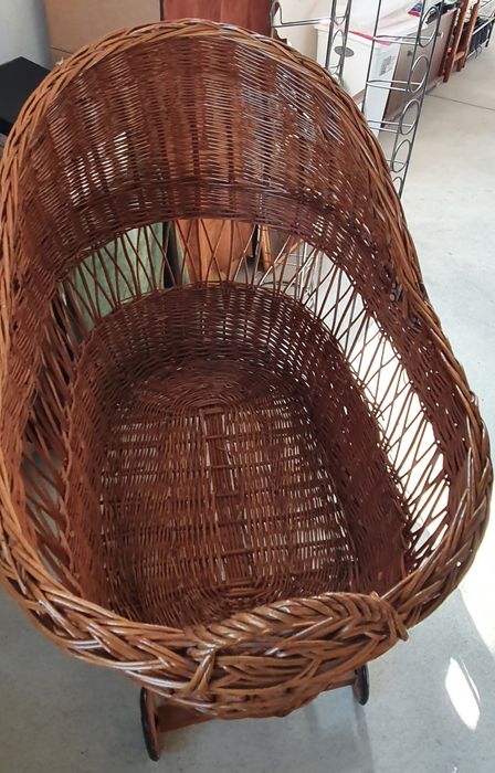 Pătuț rachita pentru bebelusi pe roti