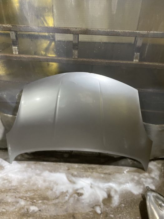 Капот от Ниссан ноте