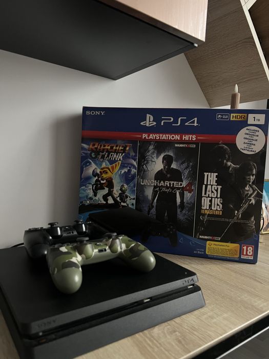 PlayStation 4 + 2 controlere + 9 jocuri