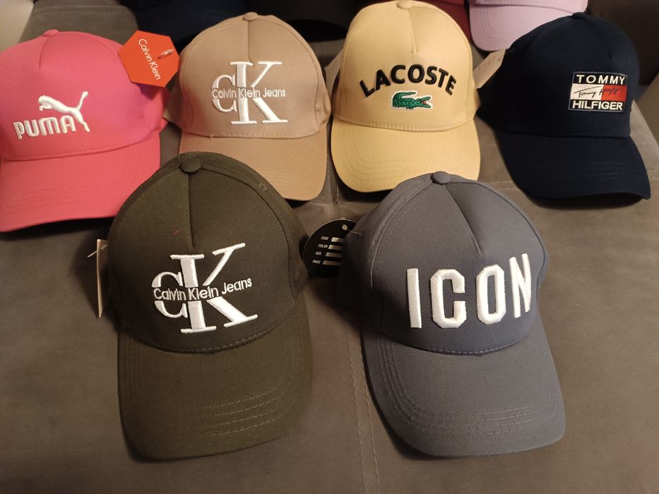 Șepci diferite firme