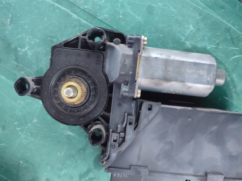 Стъкло водач + моторче за него за Audi A4 b6 2000/2004г